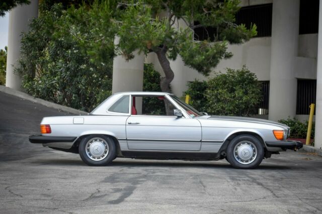 Mercedes-Benz SL-Class 1979 image number 18