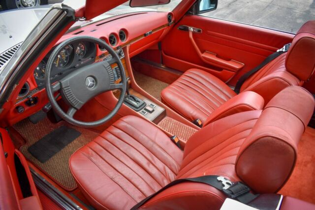 Mercedes-Benz SL-Class 1979 image number 21