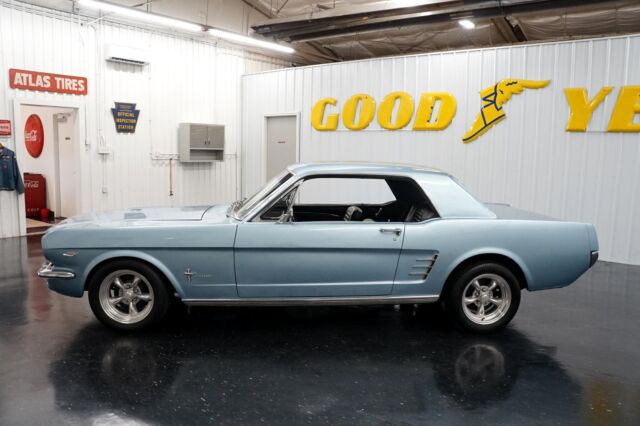 Ford Mustang 1966 image number 14