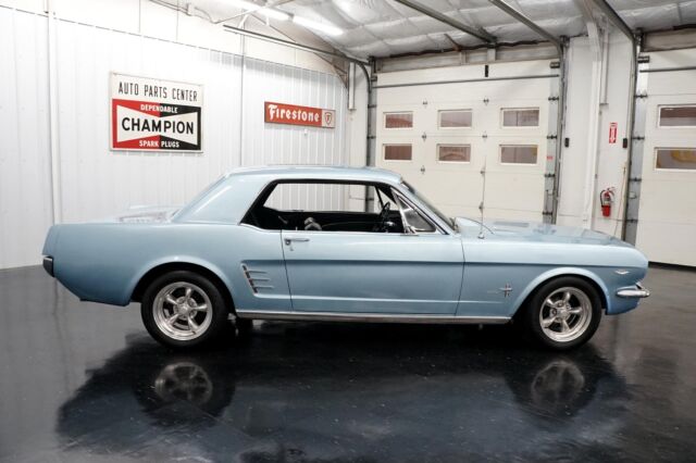 Ford Mustang 1966 image number 18