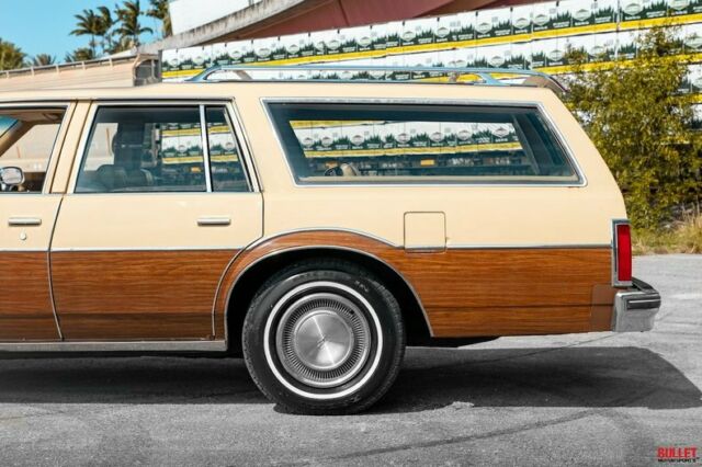 Oldsmobile Custom Cruiser 1977 image number 7