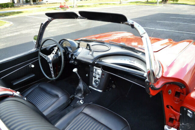 Chevrolet Corvette 1962 image number 23