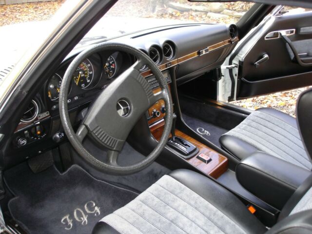 Mercedes-Benz SL-Class 1979 image number 11