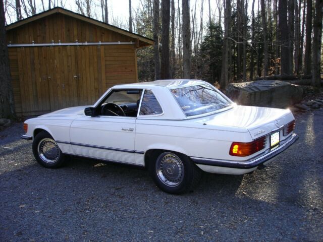 Mercedes-Benz SL-Class 1979 image number 18