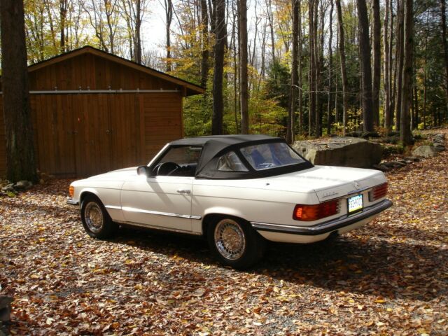 Mercedes-Benz SL-Class 1979 image number 23