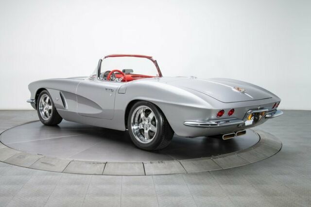 Chevrolet Corvette 1962 image number 40