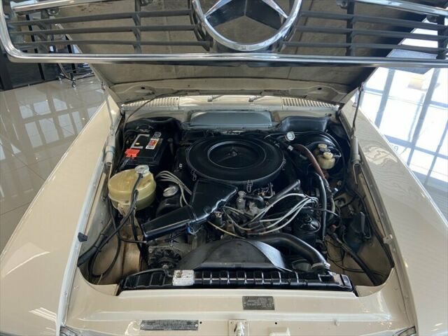 Mercedes-Benz SL-Class 1974 image number 40