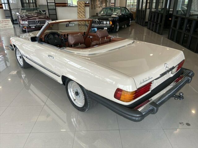 Mercedes-Benz SL-Class 1974 image number 6