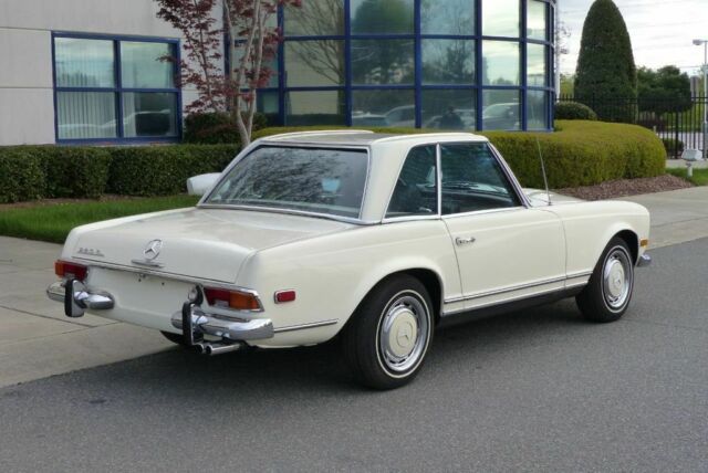 Mercedes-Benz SL-Class 1971 image number 29