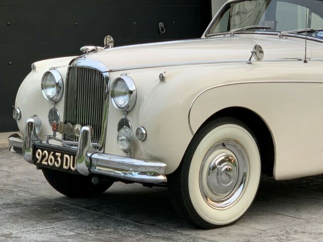 Jaguar Mark IX 1961 image number 11