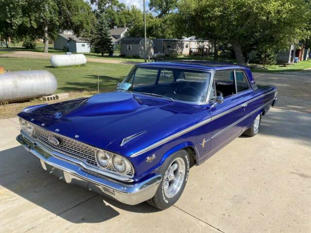 Ford Galaxie 1963 image number 2