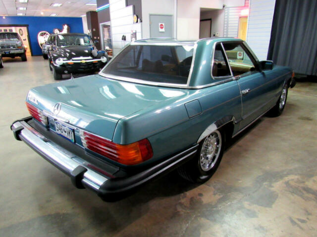 Mercedes-Benz SL-Class 1979 image number 29