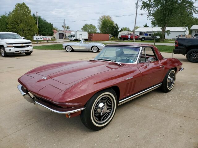 Chevrolet Corvette 1965 image number 0