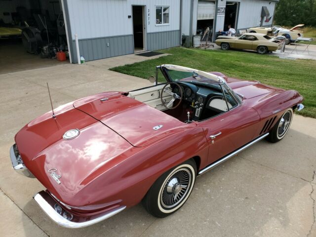 Chevrolet Corvette 1965 image number 14