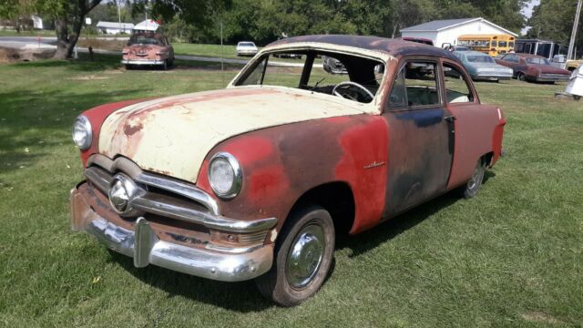 Ford Crestline 1950 image number 0