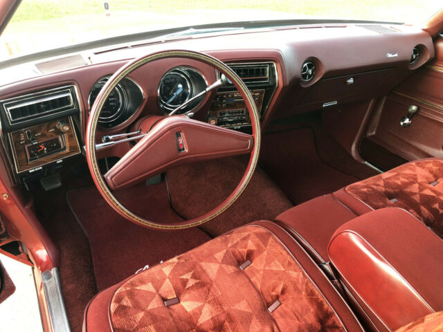 Oldsmobile Cutlass 1976 image number 28