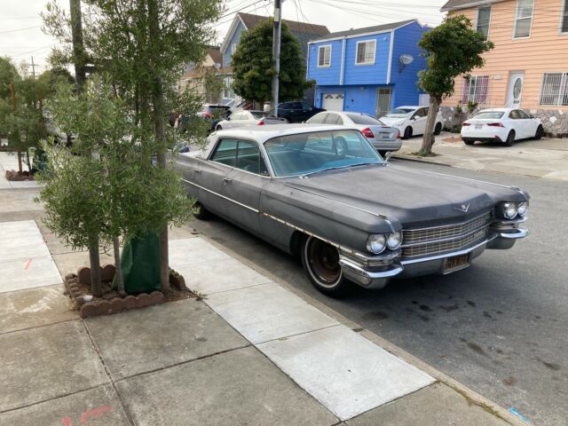 Cadillac DeVille Sedan 1963 image number 2