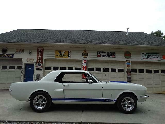 Ford Mustang 1965 image number 14