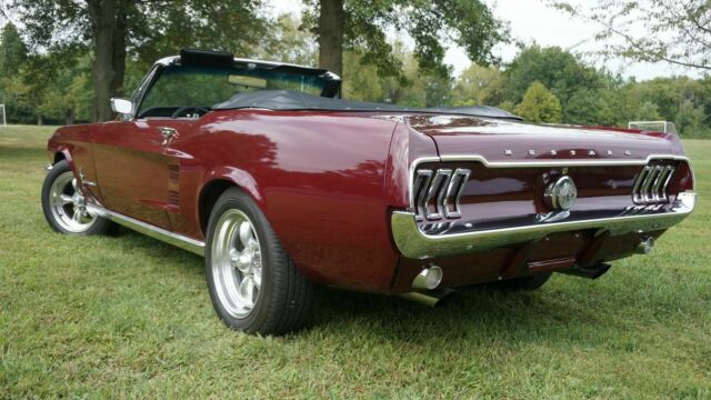 Ford Mustang 1967 image number 18