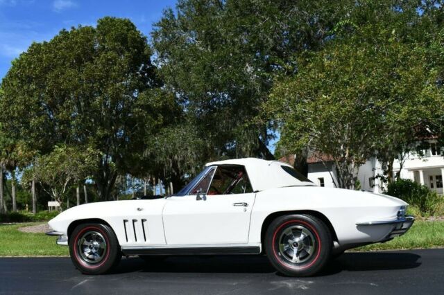 Chevrolet Corvette 1966 image number 29