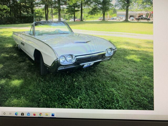 Ford Thunderbird 1963 image number 17