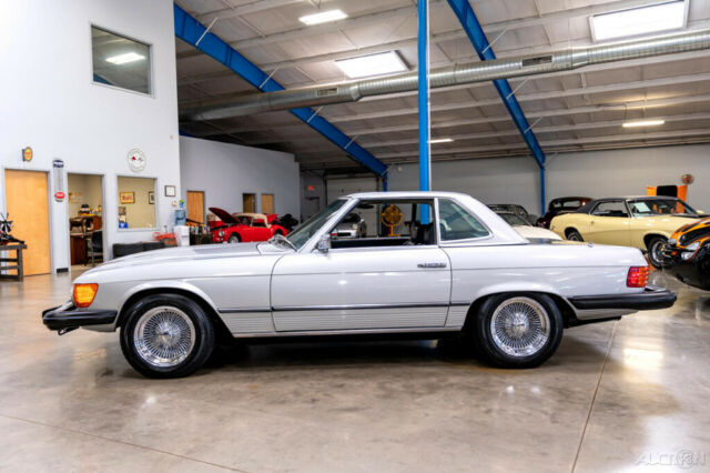 Mercedes-Benz 400-Series 1975 image number 1