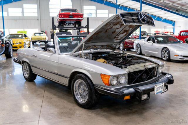 Mercedes-Benz 400-Series 1975 image number 12