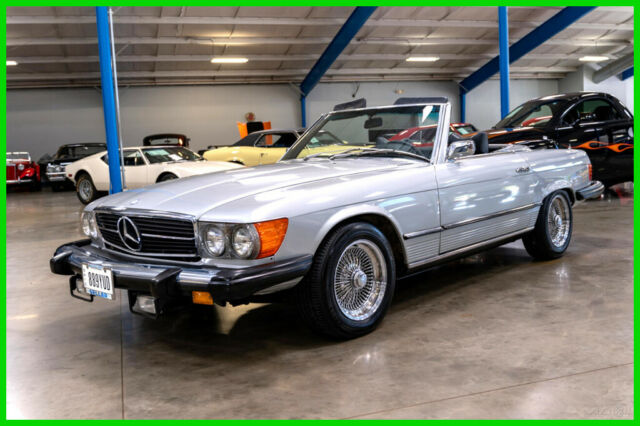 Mercedes-Benz 400-Series 1975 image number 24