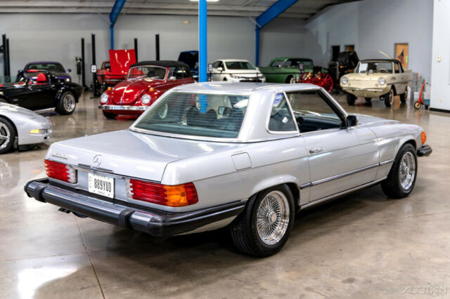 Mercedes-Benz 400-Series 1975 image number 4