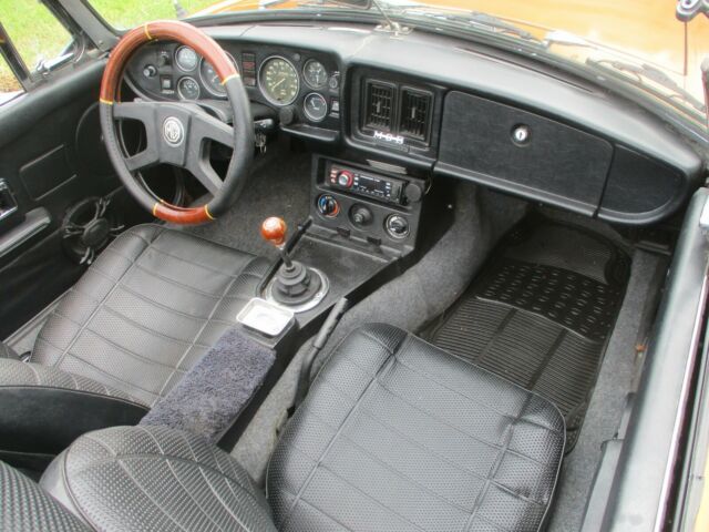 MG MGB 1979 image number 26