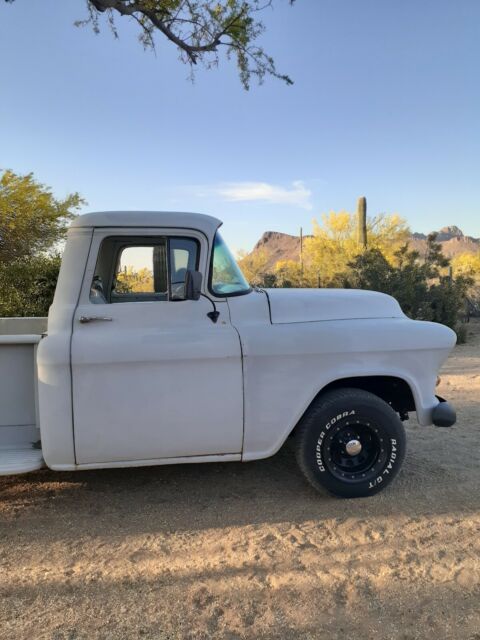 Chevrolet 3600 1955 image number 14