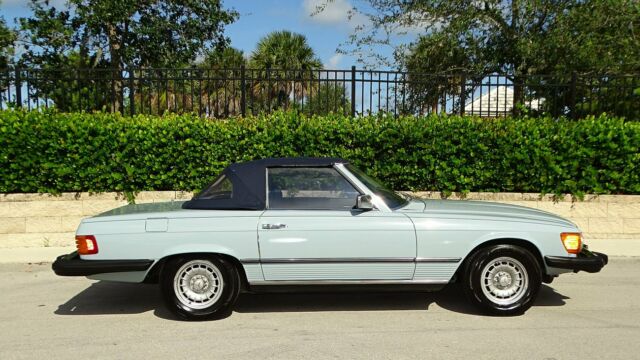 Mercedes-Benz SL-Class 1979 image number 2