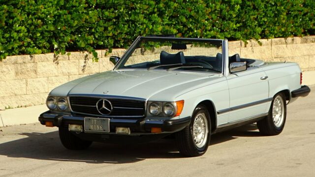 Mercedes-Benz SL-Class 1979 image number 23