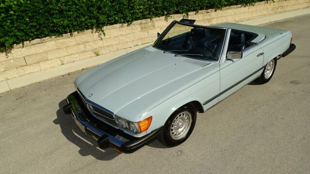 Mercedes-Benz SL-Class 1979 image number 28