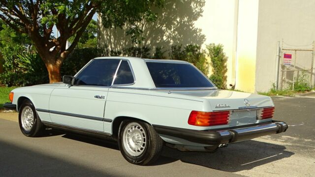 Mercedes-Benz SL-Class 1979 image number 31