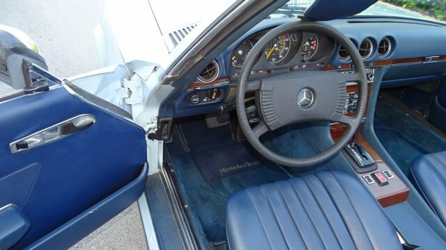 Mercedes-Benz SL-Class 1979 image number 39