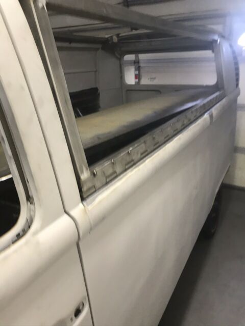 Volkswagen Bay Window 1969 image number 5