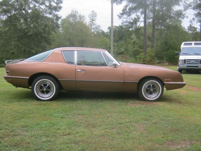 Studebaker Avanti 1975 image number 0