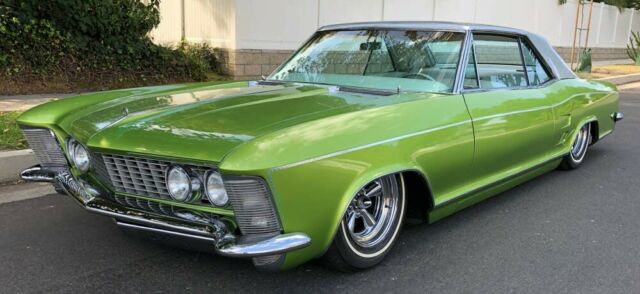 Buick Riviera 1964 image number 1