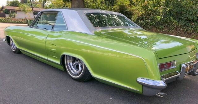 Buick Riviera 1964 image number 2