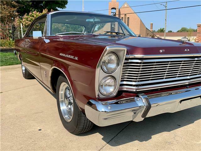 Ford Galaxie 1965 image number 17