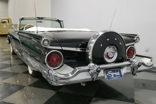 Ford Galaxie 1959 image number 10