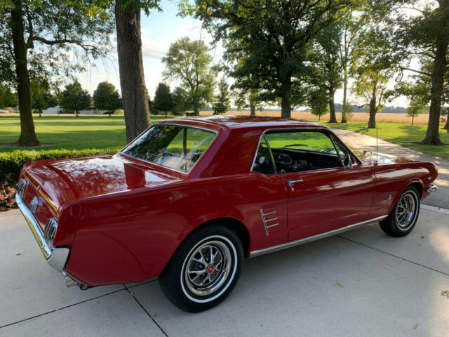 Ford Mustang 1966 image number 28