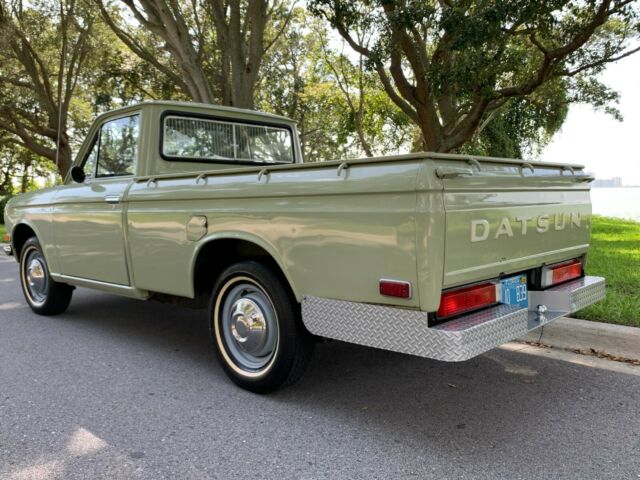 Datsun Pickup 1971 image number 2