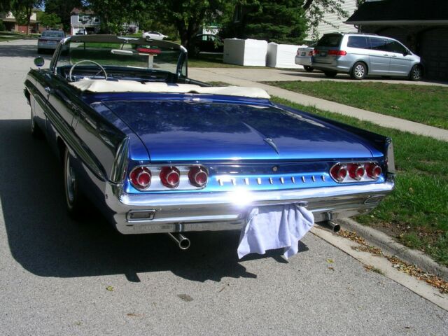 Pontiac Bonneville 1961 image number 2