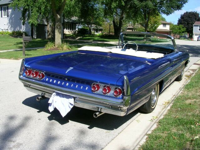 Pontiac Bonneville 1961 image number 24