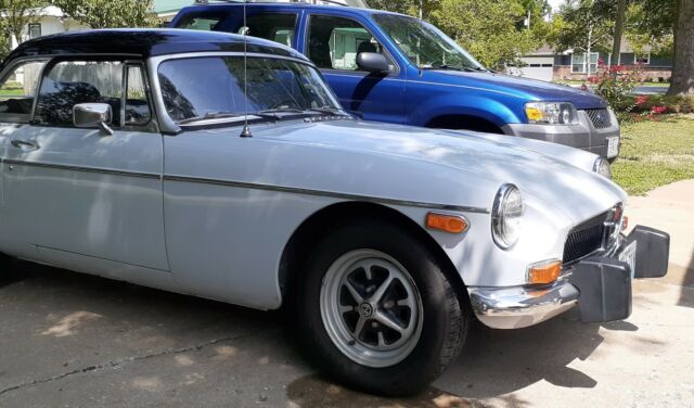 MG MGB 1974 image number 2