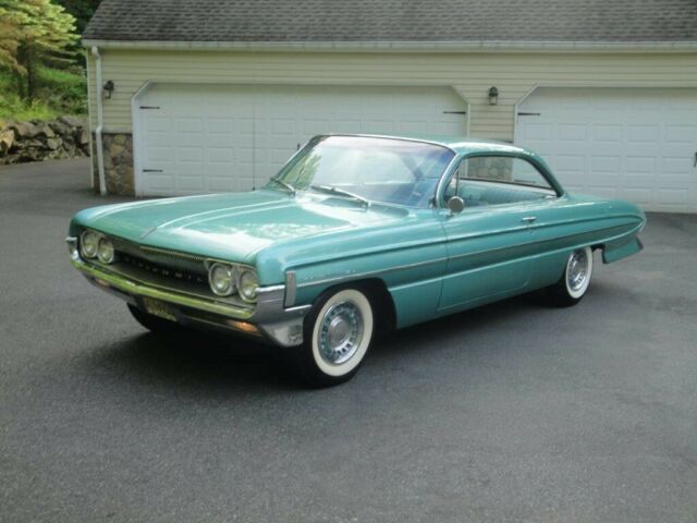 Oldsmobile Eighty-Eight 1961 image number 1