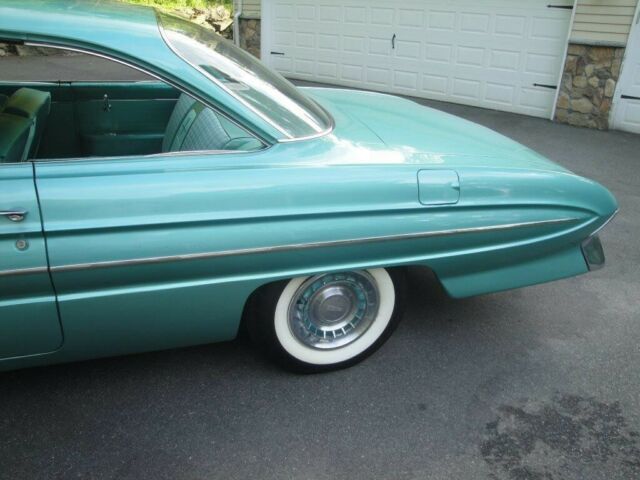 Oldsmobile Eighty-Eight 1961 image number 11