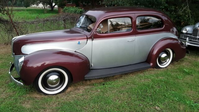 Ford Deluxe 1940 image number 0